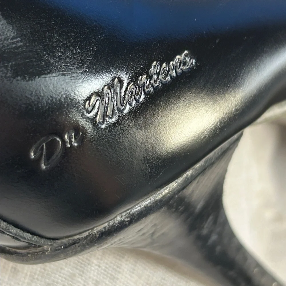 Dr Martens almost NEW leather lace up heels